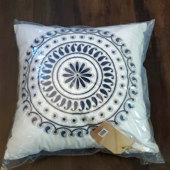Ink and Ivy Throw Pillow(s) - Picture 1 of 3